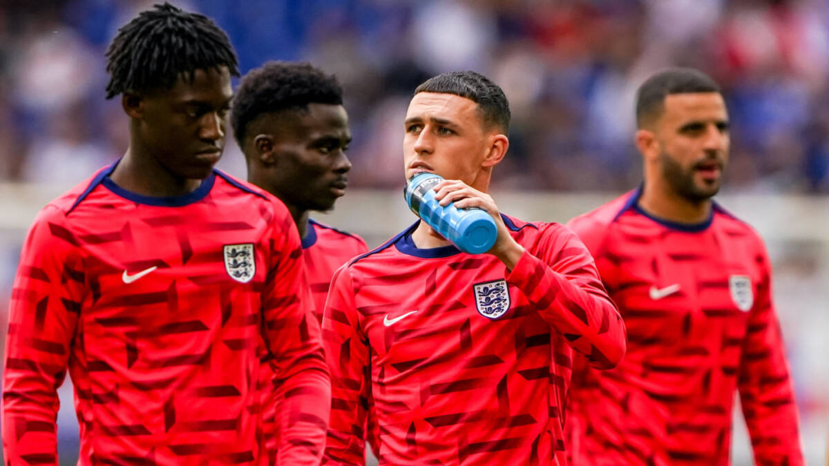 England mens team using hydration and nutrition during tournament