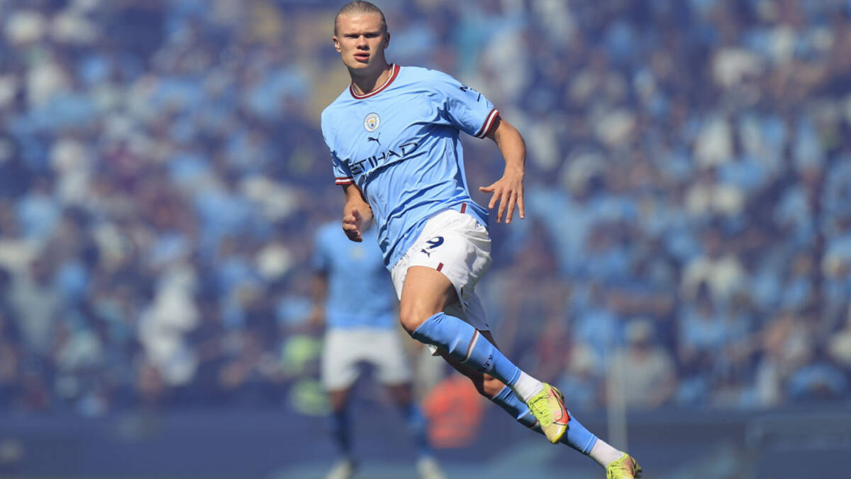 Erling Haaland running on football pitch for Premier League