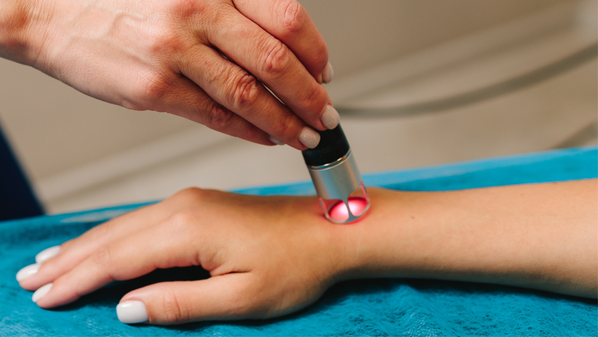 red light therapy on wrist injury